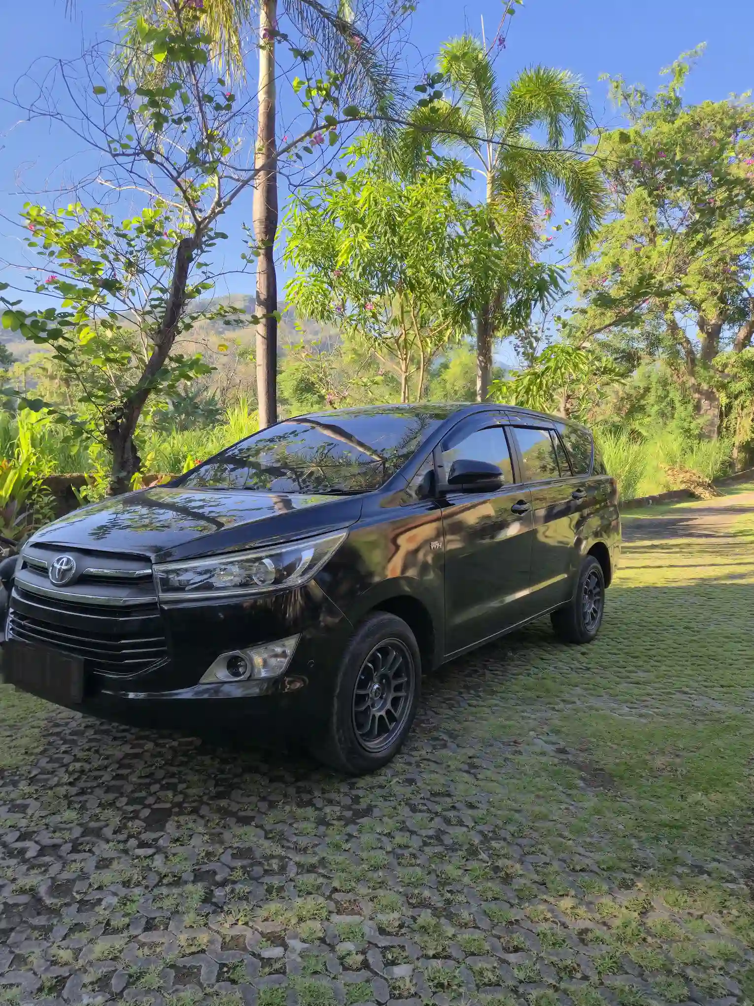 Toyota Innova Reborn premium transfer service Amed Bali